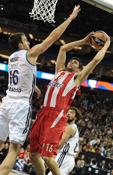 哈兰德自英超首秀以来13次中框，同期仅次于努涅斯和B费（哈兰德英超至今13次击中门框，仅逊努涅斯与B费）