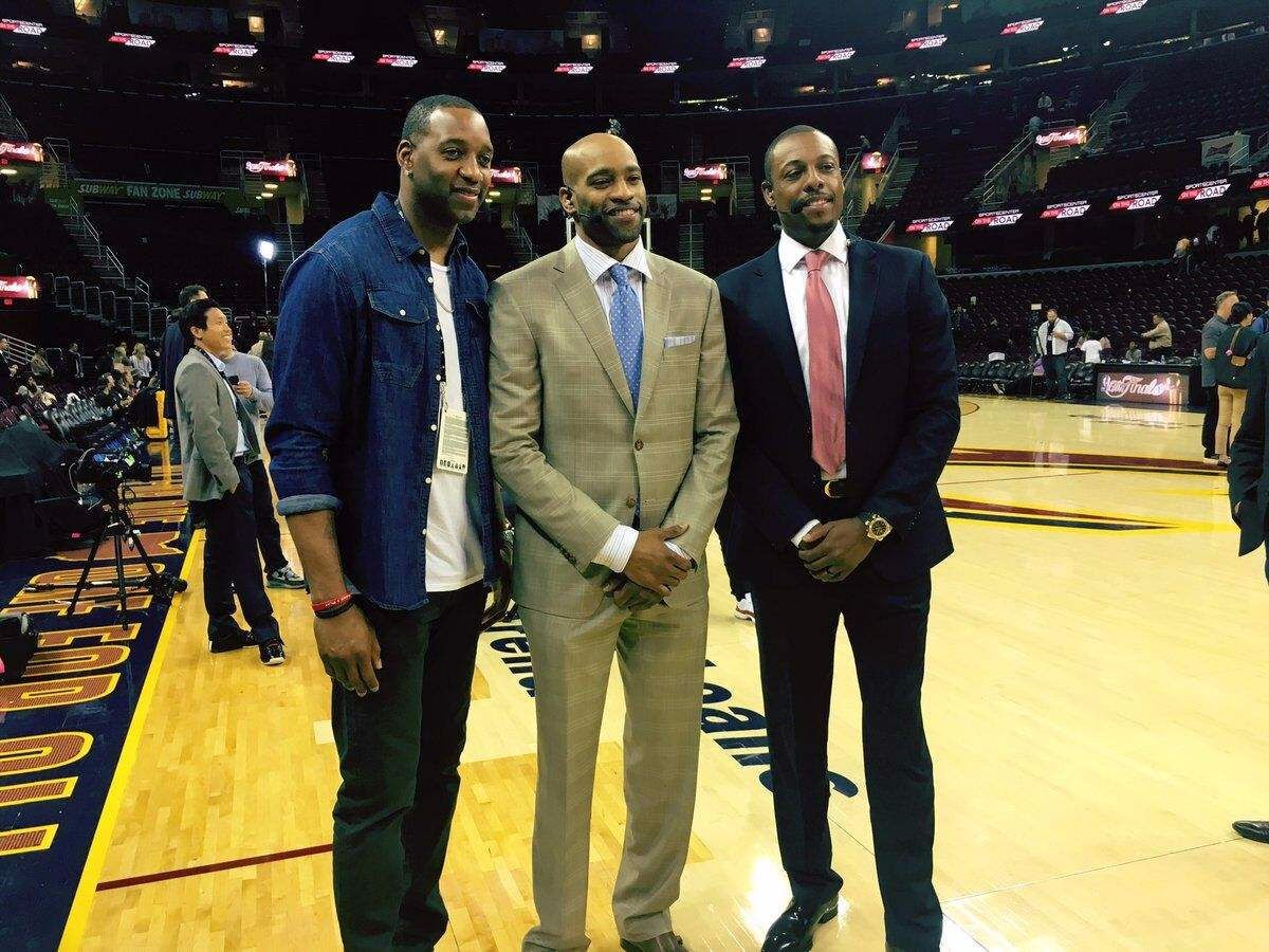 早报：上海双雄末轮争冠？这集我看过……（晨报：沪上双雄末轮争冠，又是熟悉的剧情）