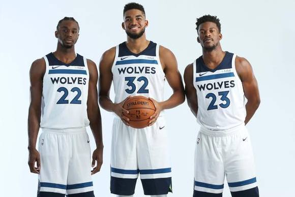 马内：萨拉赫是那种一看到球门就谁也不看的人，这是他的天性（马内：萨拉赫见门就不看人，天性使然）