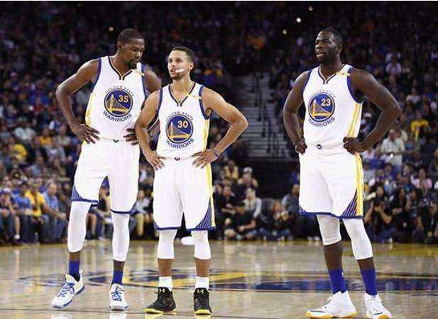 洛里：温哥华的人造草皮质量太差，在这样的场地比赛不可接受（洛里怒斥温哥华人造草皮质量堪忧：在这种场地比赛无法接受）